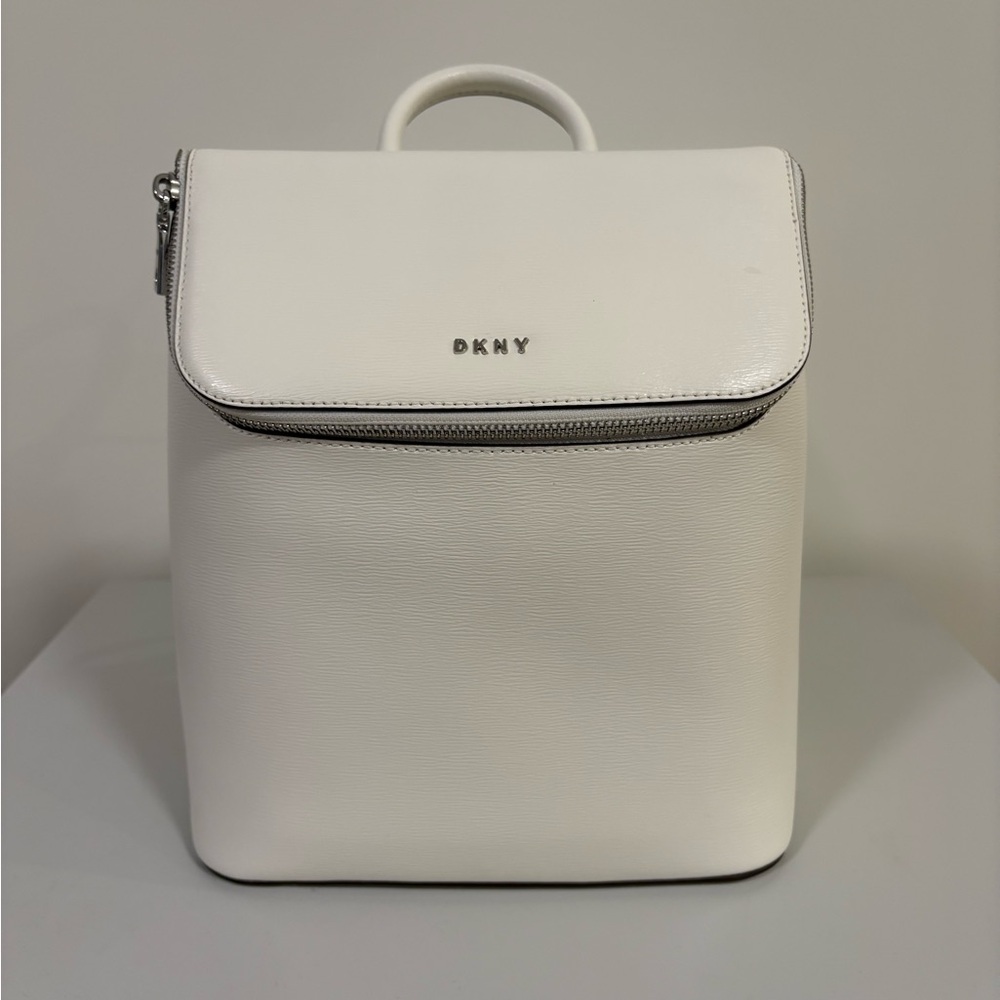 🕊️ DKNY Bryant Top Zip Backpack 🕊️